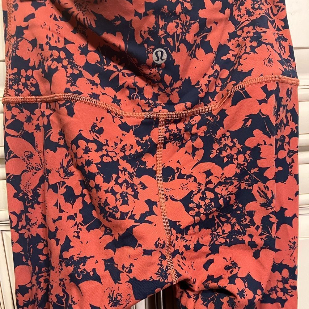 Lululemon All You Do Crop *19"
Efflorescent Dark Canyon Onyx Blue Sz 6